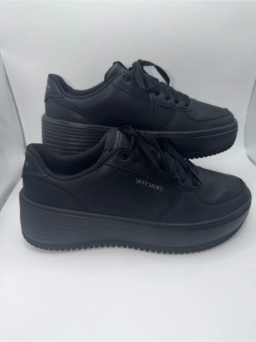 Skechers all black